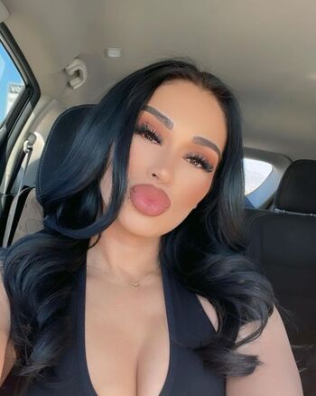 Full leaked Glamariz private onlyfans photo