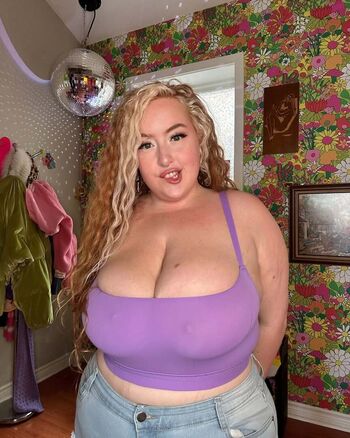 Full leaked Gwen adora private onlyfans photo