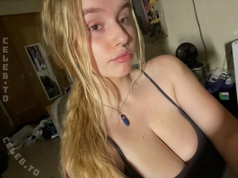 Full leaked Haileyyfriz private onlyfans photo