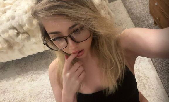 Full leaked Hailsbee private onlyfans photo