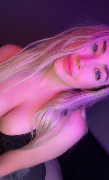 Full leaked Hailsbee  page private onlyfans photo