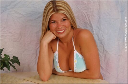 Full leaked Halee model page private onlyfans photo