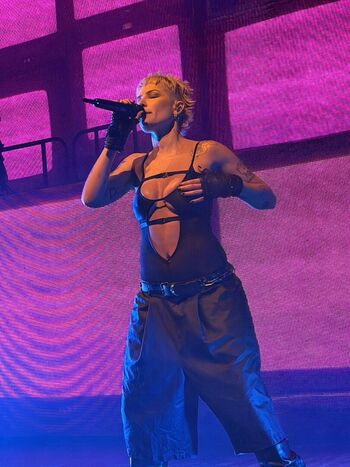 Full leaked Halsey page private onlyfans photo