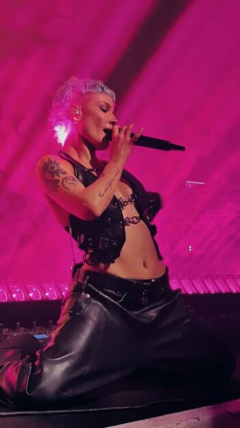 Full leaked Halsey page private onlyfans photo