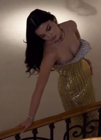 Full leaked Hande ercel private onlyfans photo