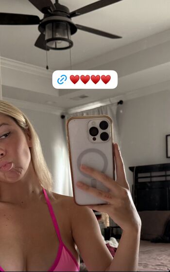 Full leaked Hawk tuah girl private onlyfans photo