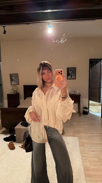 Full leaked Hello iris page private onlyfans photo