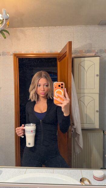 Full leaked Hello iris private onlyfans photo