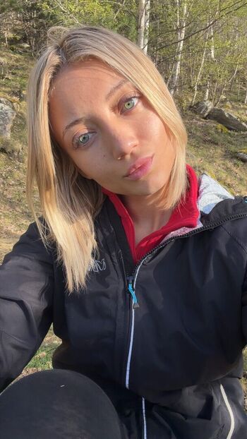 Full leaked Hello iris private onlyfans photo