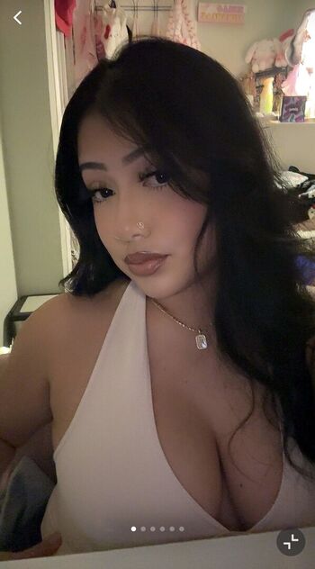 Full leaked Hellokittylvrr private onlyfans photo