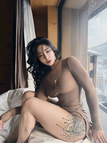 Full leaked Hitomi songyuxin page private onlyfans photo