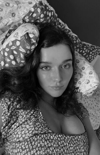 Full leaked Hoeliviagarry private onlyfans photo