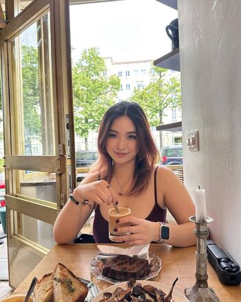 Full leaked Holly shu page private onlyfans photo