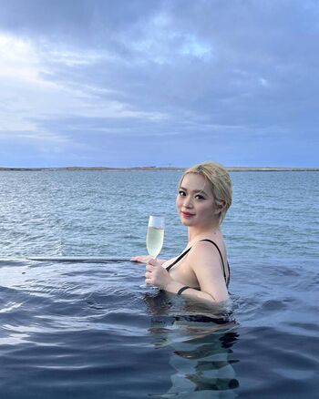 Full leaked Holly shu private onlyfans photo