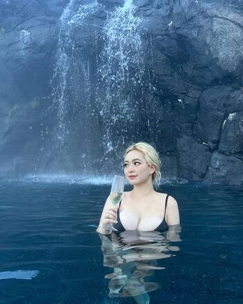 Full leaked Holly shu private onlyfans photo