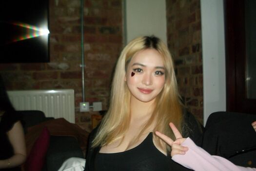 Full leaked Holly shu private onlyfans photo