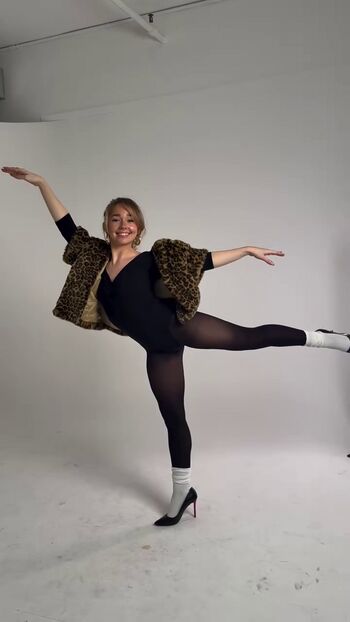 Full leaked Holly taylor private onlyfans photo