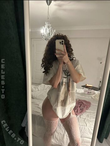 Full leaked Hollyloly private onlyfans photo