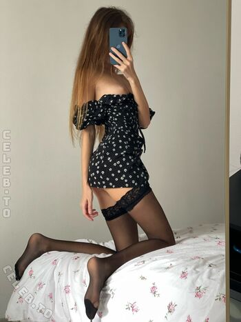 Full leaked Honeylittlegirl private onlyfans photo