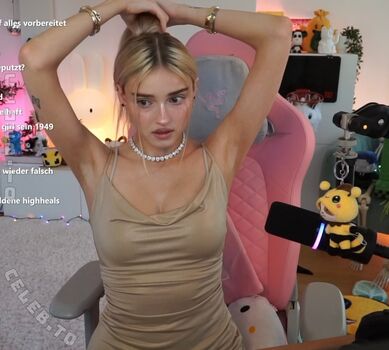 Full leaked Honeypuu private onlyfans photo