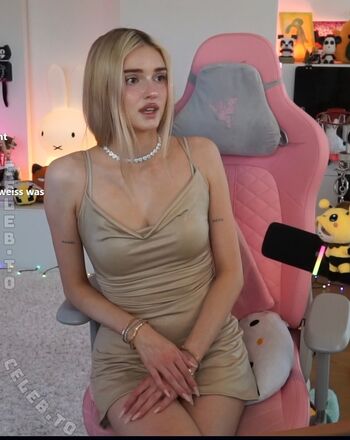 Full leaked Honeypuu private onlyfans photo