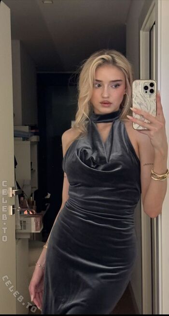 Full leaked Honeypuu private onlyfans photo