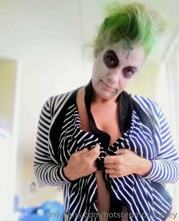 Full leaked Hotstepmomcasey private onlyfans photo