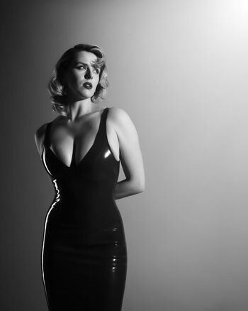 Full leaked Houseofvivienne private onlyfans photo