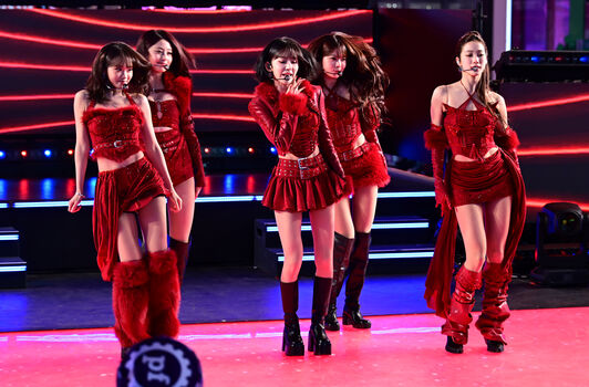 Full leaked Huh yunjin  page private onlyfans photo