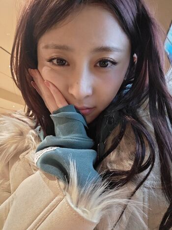 Full leaked Huh yunjin  page private onlyfans photo