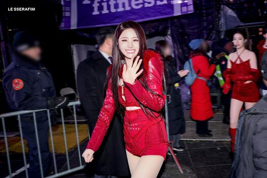 Full leaked Huh yunjin  page private onlyfans photo