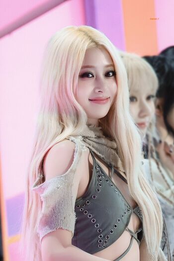 Huh Yunjin 허윤진