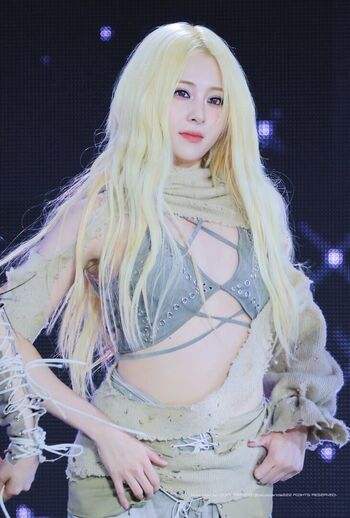 Huh Yunjin 허윤진