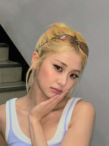 Full leaked Huh yunjin  page private onlyfans photo