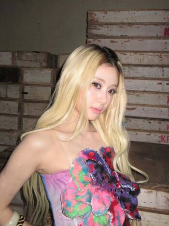 Huh Yunjin 허윤진