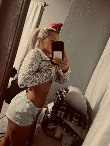 Full leaked Iitsmariiah page private onlyfans photo