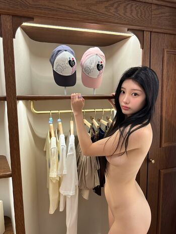 Full leaked Illit private onlyfans photo