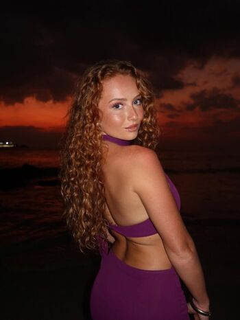 Full leaked Ilonaaln private onlyfans photo