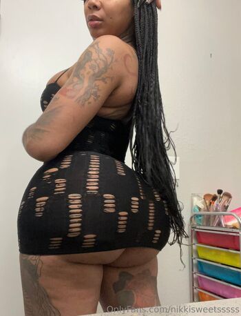 Full leaked Ilovenikkisweets private onlyfans photo