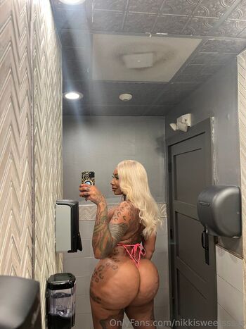 Full leaked Ilovenikkisweets private onlyfans photo