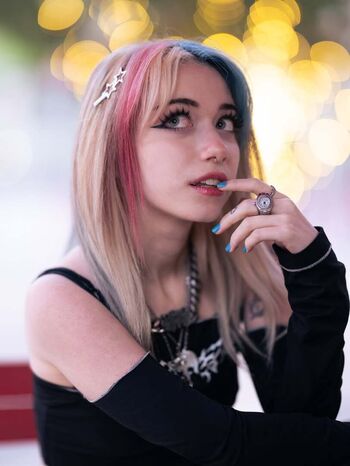 Full leaked Iluvmeww page private onlyfans photo