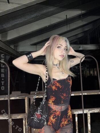 Full leaked Iluvmeww page private onlyfans photo