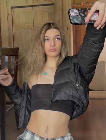 Full leaked Iluvsavyy private onlyfans photo