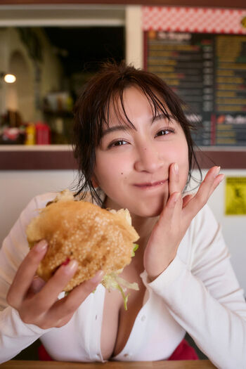 Ina Enohara 榎原依那