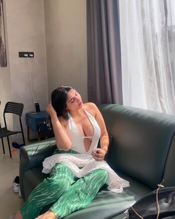 Full leaked Indian girls page private onlyfans photo