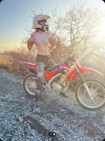 Full leaked Issy austi private onlyfans photo