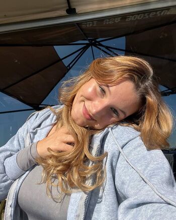 Full leaked Itscarlyjane private onlyfans photo