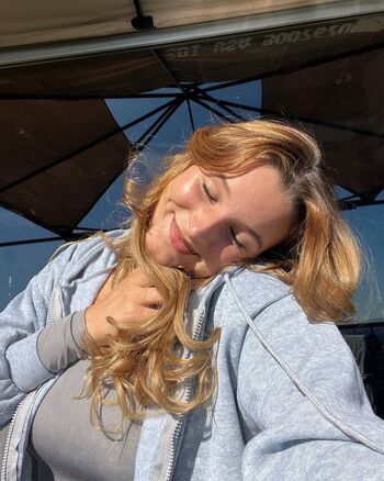 Full leaked Itscarlyjane private onlyfans photo