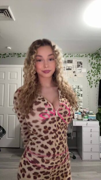 Full leaked Itskirapregiato private onlyfans photo