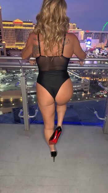 Full leaked Itsnikkibitch xo private onlyfans photo